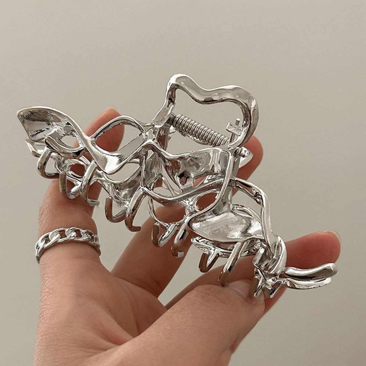 Irregular Metal Claw Clip